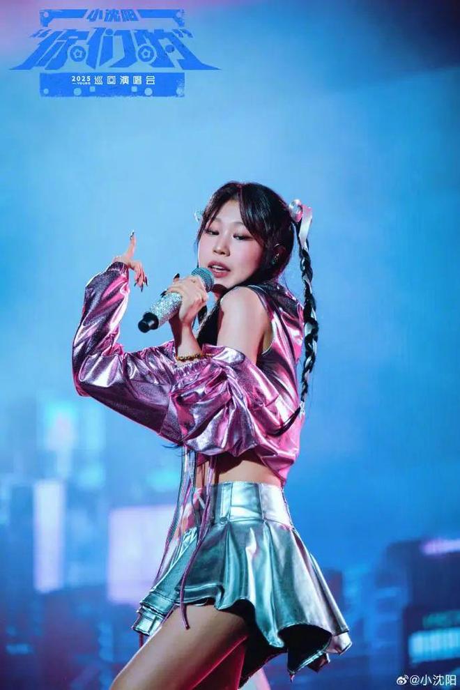 众高喊退票父亲护女引爆网络热议小沈阳女儿演唱会首秀翻车！观(图1)