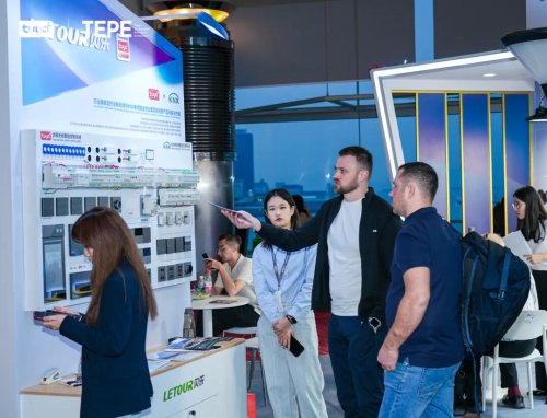 025香港秋灯展开启照明新体验AI照明能“读心” 涂鸦智能2(图1) 025香港秋灯展开启照明新体验AI照明能“读心” 涂鸦智能2(图1)