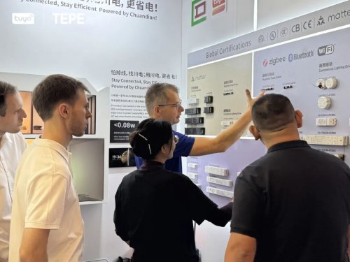 025香港秋灯展开启照明新体验AI照明能“读心” 涂鸦智能2(图4)